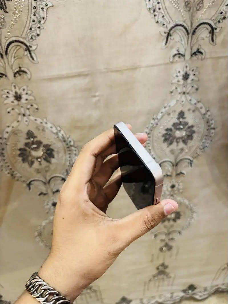 Apple iPhone 13 2