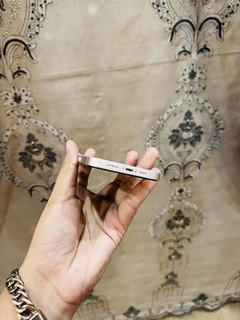 Apple iPhone 13 3