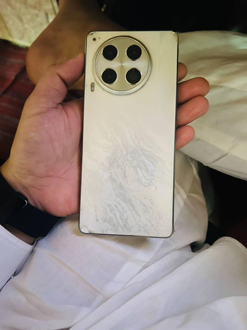 Tecno CAMON 30 1