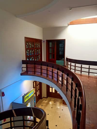 2000 Sq Yards Near Shahrah E Faisal For Corpoerate Office Of School Ready To Move Condition With Huge Car Parking