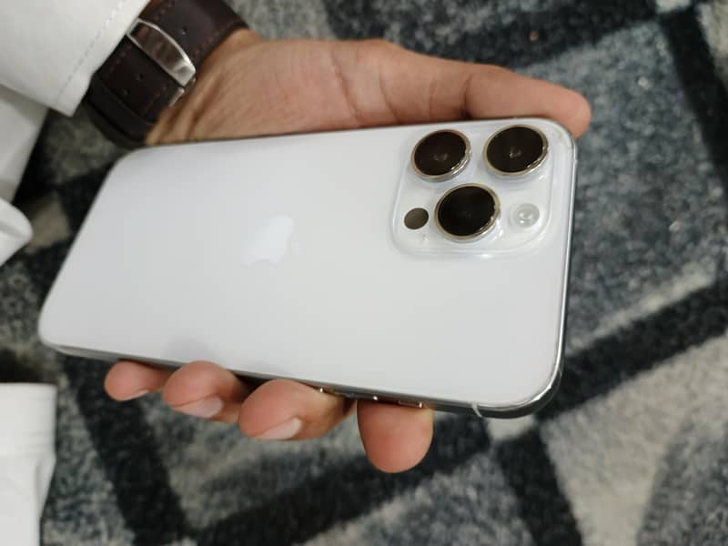 Apple iPhone 14 Pro Max 3