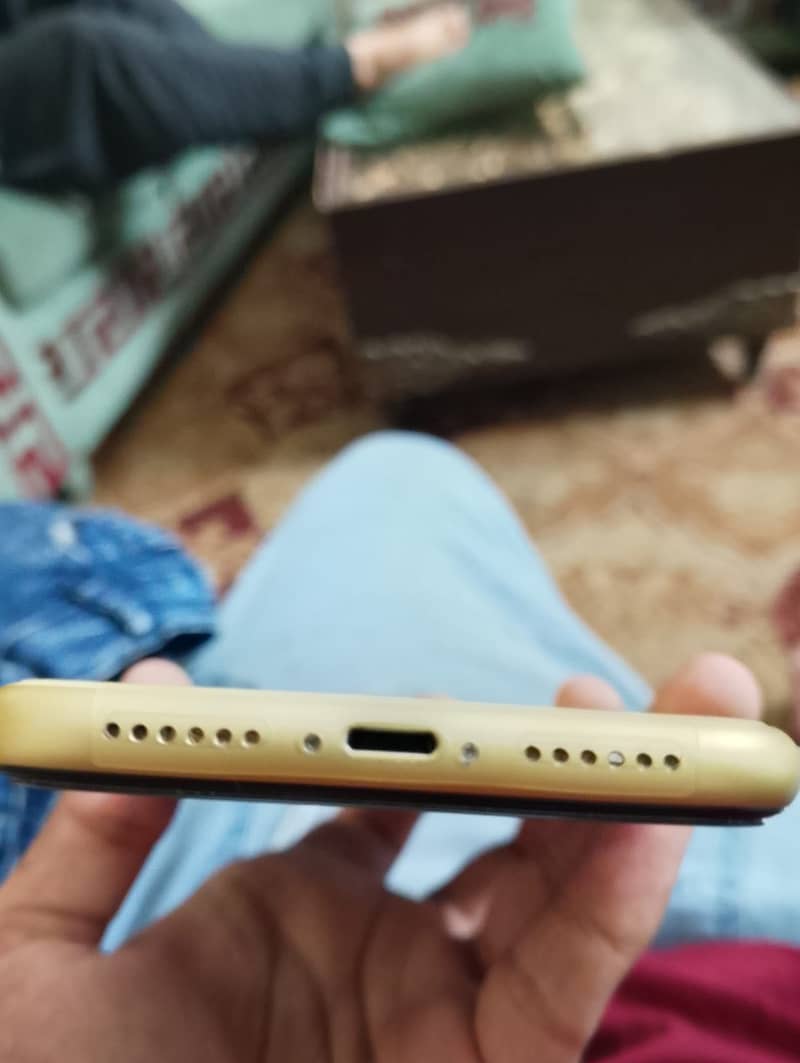 Apple iPhone 11 4