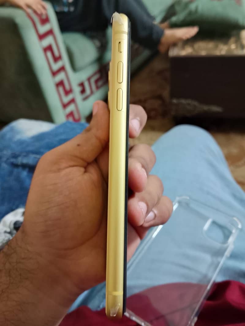 Apple iPhone 11 7