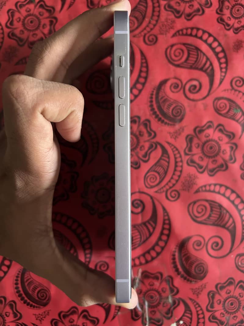 Apple iPhone 14 plus 3