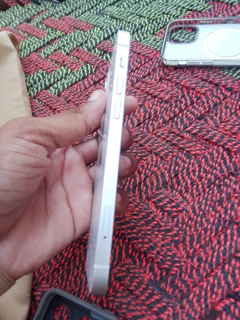 Apple iPhone 12 3