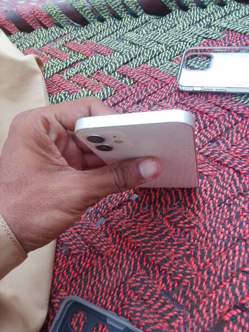Apple iPhone 12 6