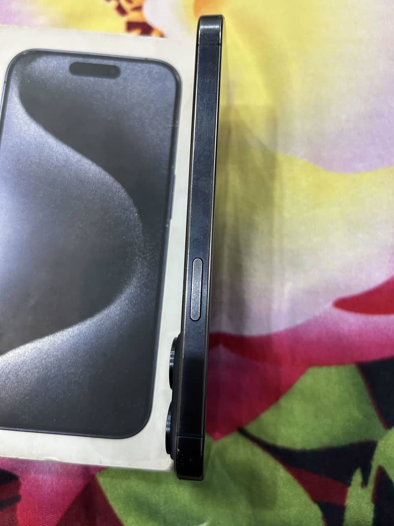 Apple iPhone 15 Pro 4