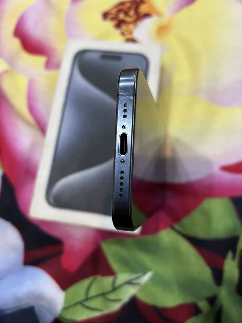 Apple iPhone 15 Pro 6