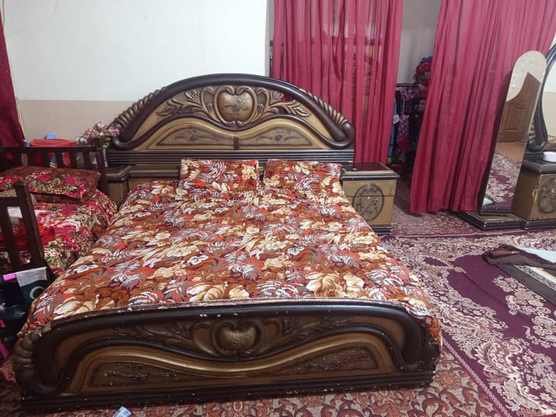 bed and two set tables 0