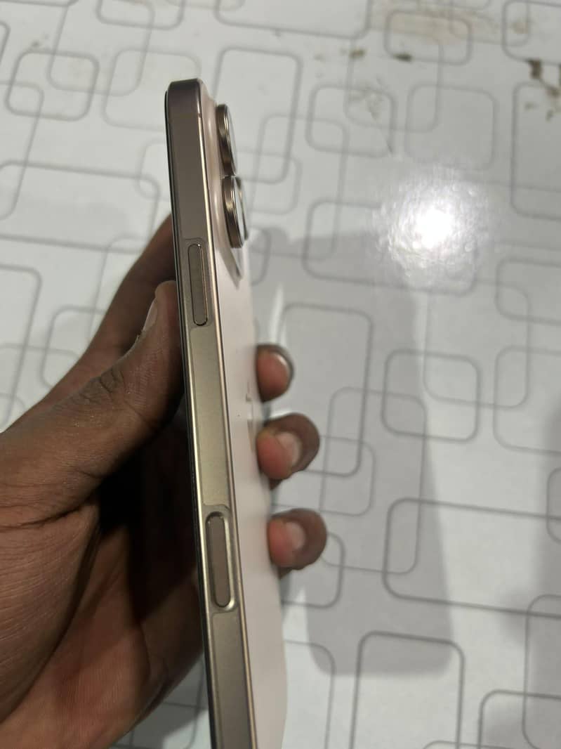 Apple iPhone 16 Pro Max 0