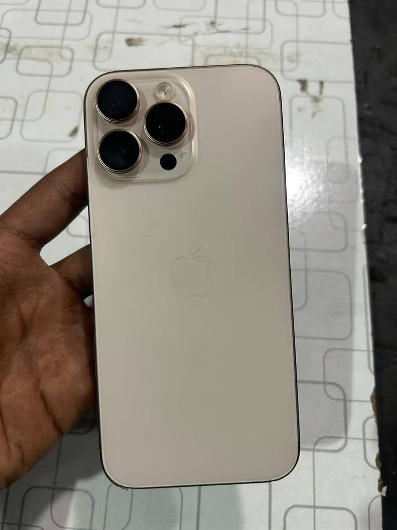 Apple iPhone 16 Pro Max 3