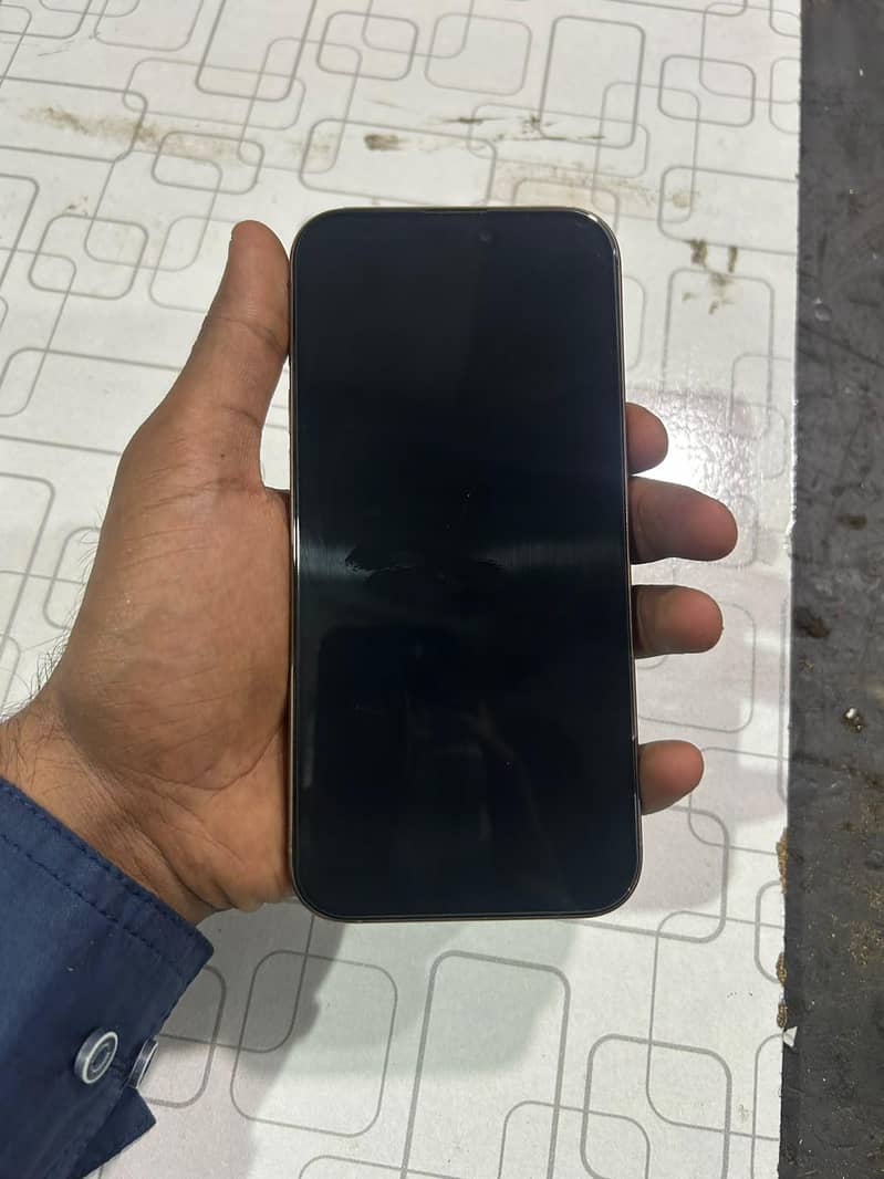 Apple iPhone 16 Pro Max 4