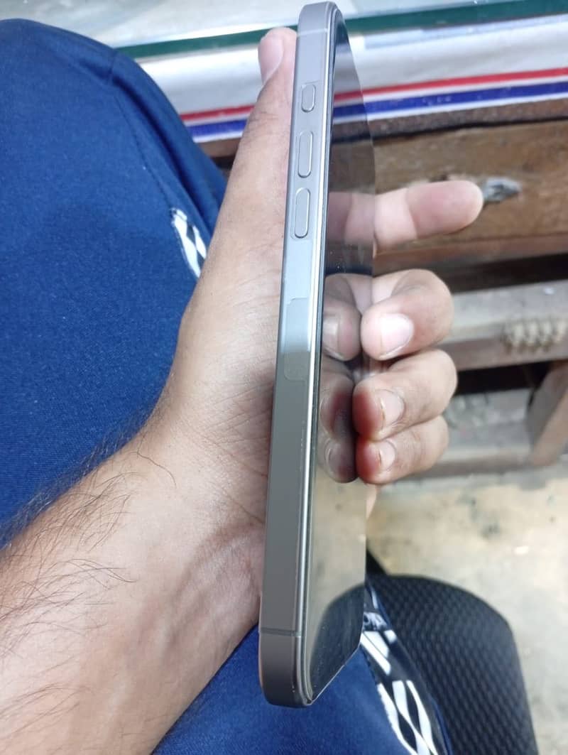 Apple iPhone 16 Pro Max 2