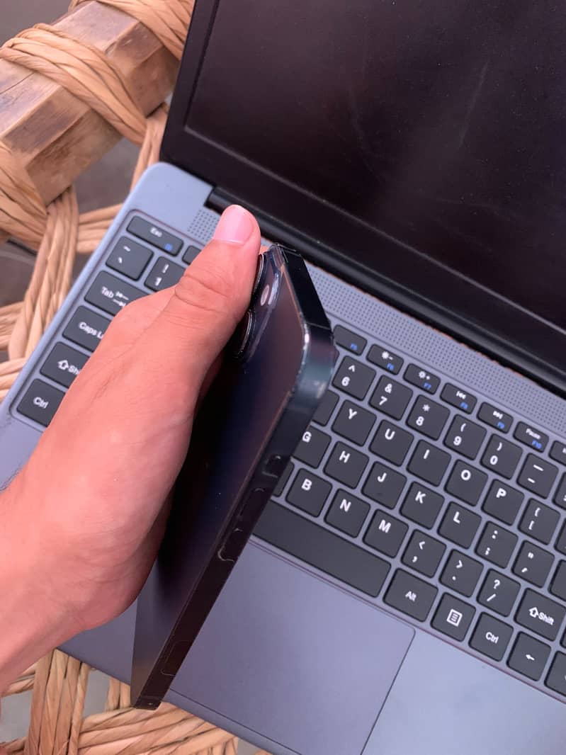 Apple iPhone 14 4