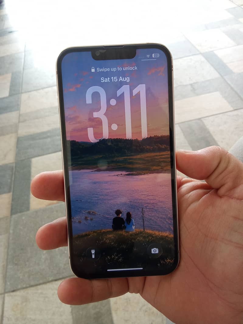 Apple iPhone 13 6