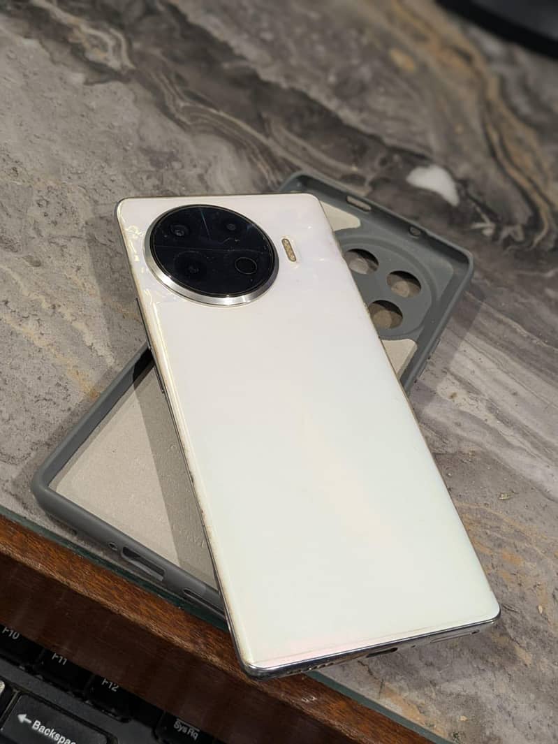 Tecno Spark 20 Pro Plus 0