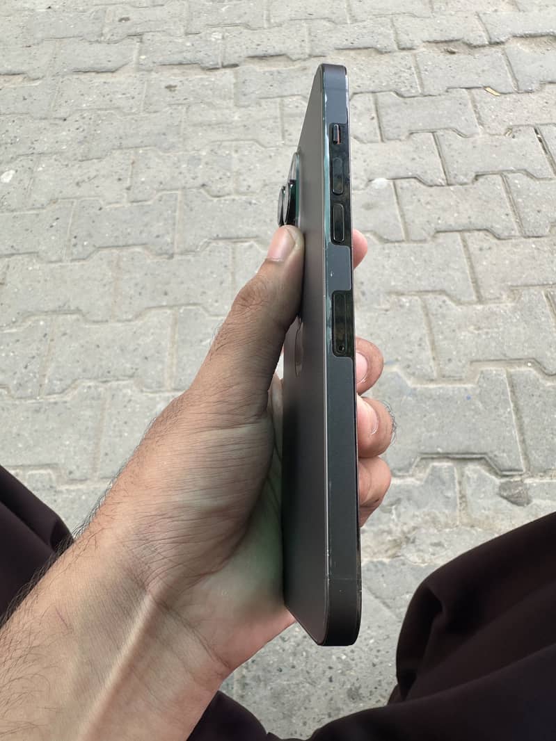 Apple iPhone 14 Pro Max 1