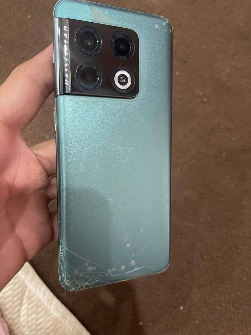 One Plus 10 Pro 4