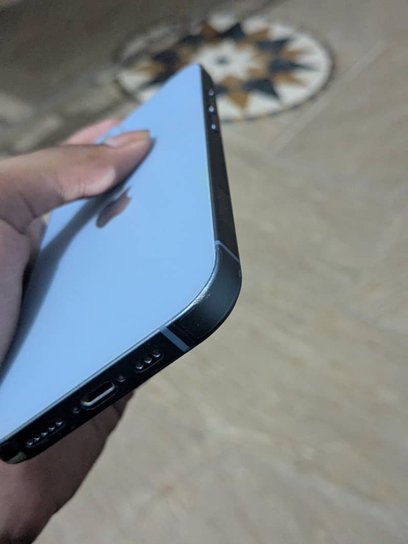 Apple iPhone 14 3