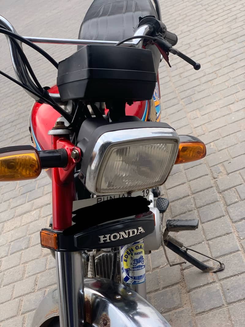 Honda CD70 3