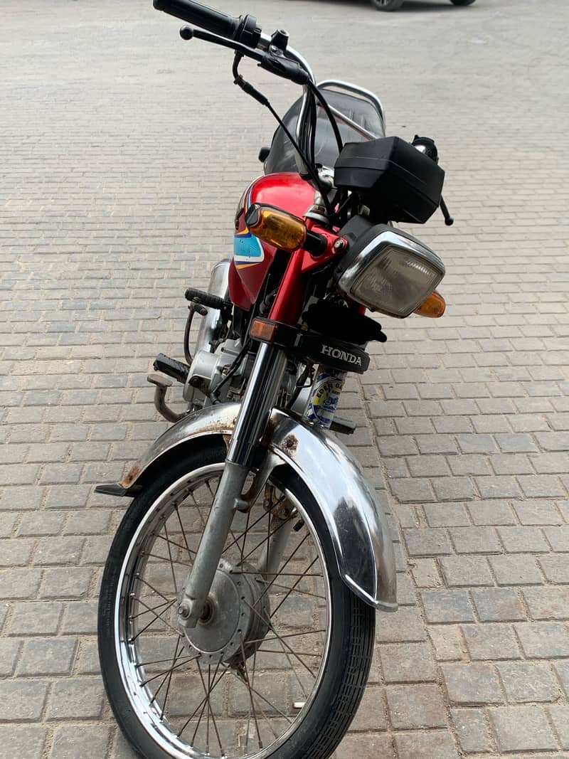 Honda CD70 4