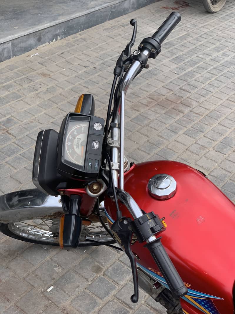Honda CD70 7