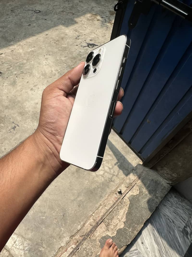 Apple iPhone 13 Pro 1