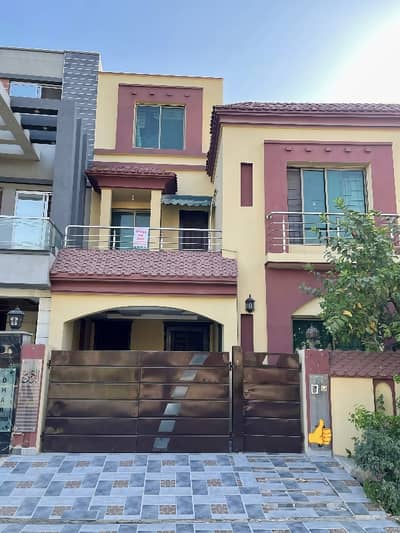 Vip 05 Marla Luxury Furnished Lower Portion Available For Rent In Bahria Town Lahore