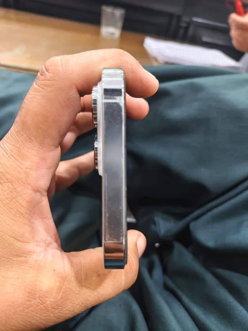 Apple iPhone 14 Pro Max 0