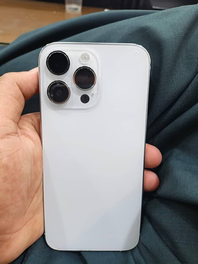 Apple iPhone 14 Pro Max 1