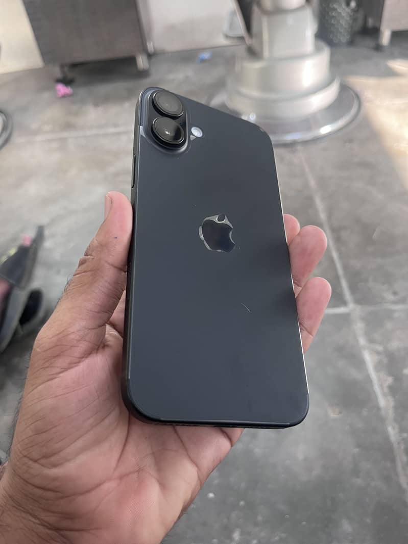 iPhone 16 plus 1