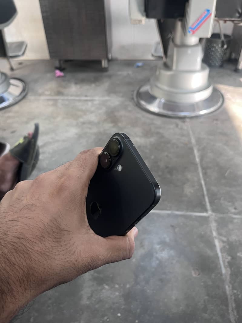 iPhone 16 plus 3