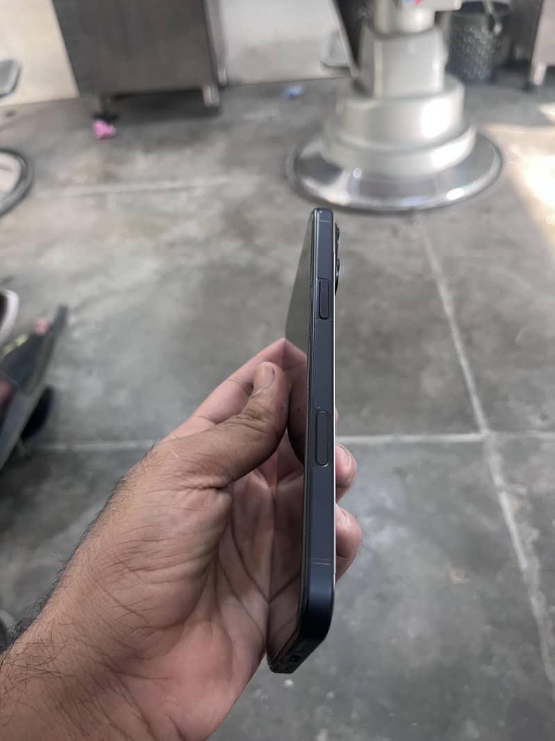 iPhone 16 plus 4