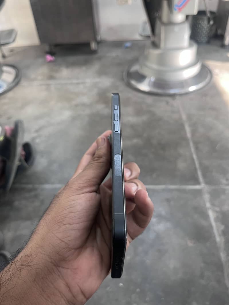 iPhone 16 plus 5