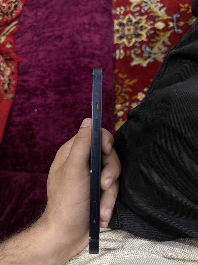 Apple iPhone 13 5