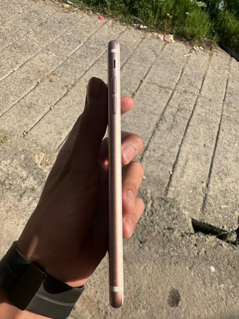 Apple iPhone 7 Plus 2