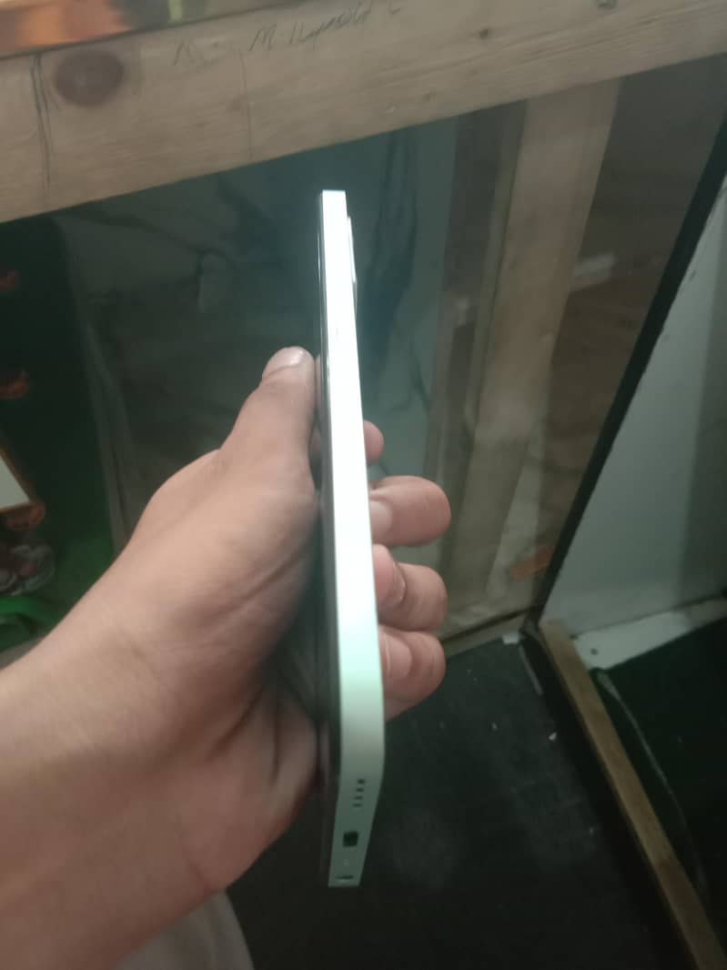 Realme C35 4