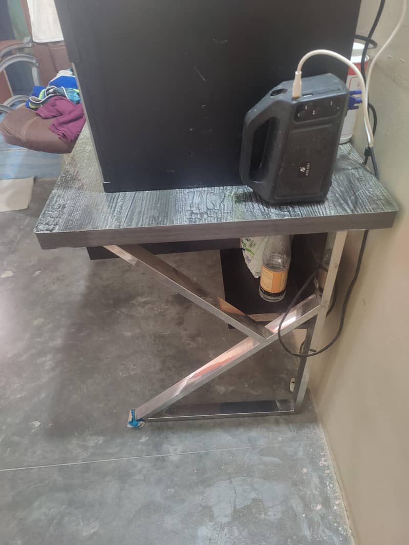 Computer Gaming Table 1