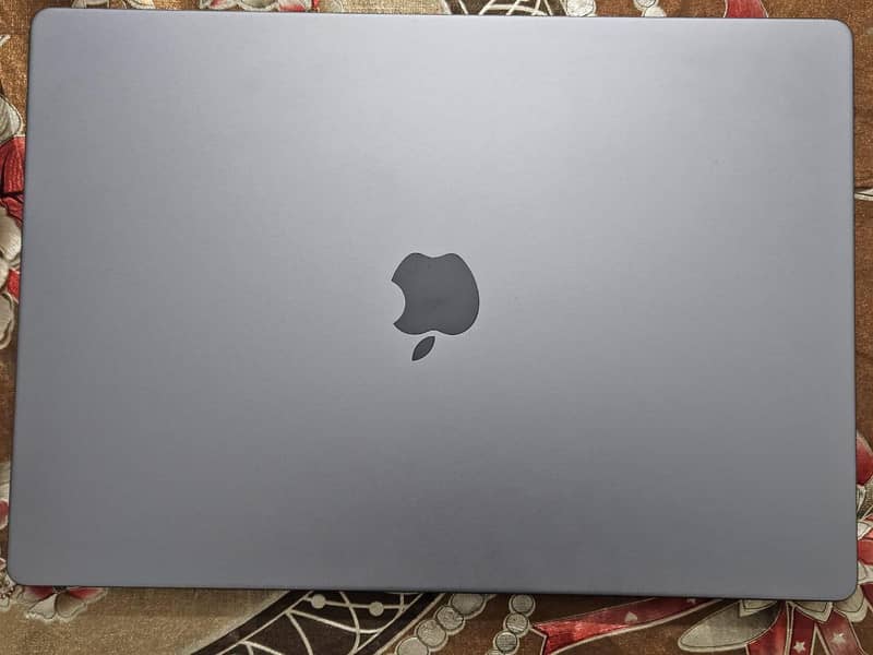 Apple MacBook Pro M2 1