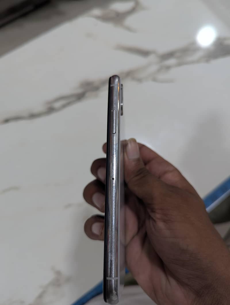 Apple iPhone X 3