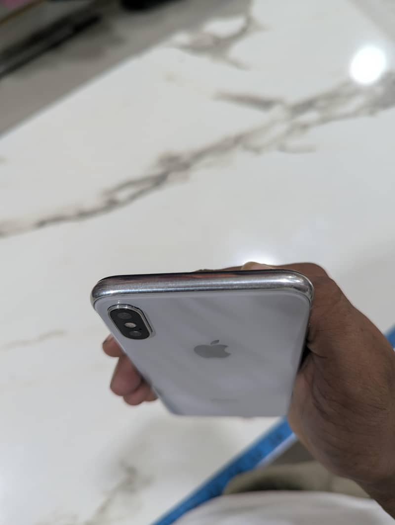 Apple iPhone X 4