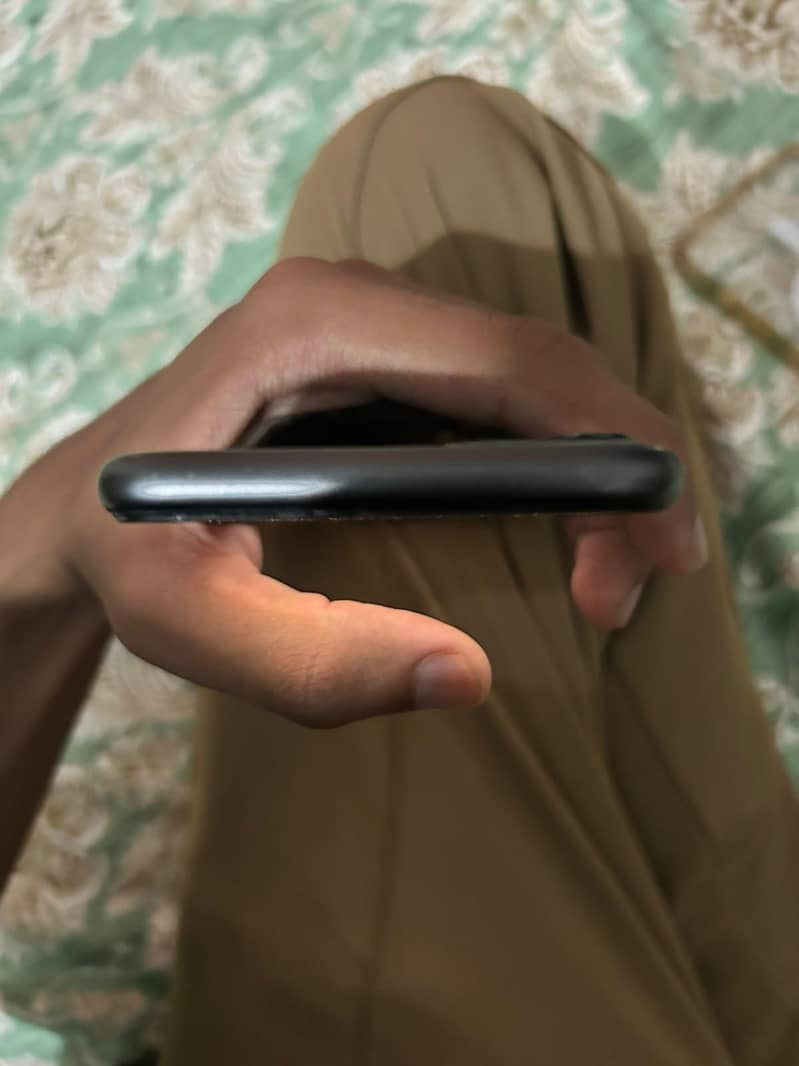 Apple iPhone 11 3