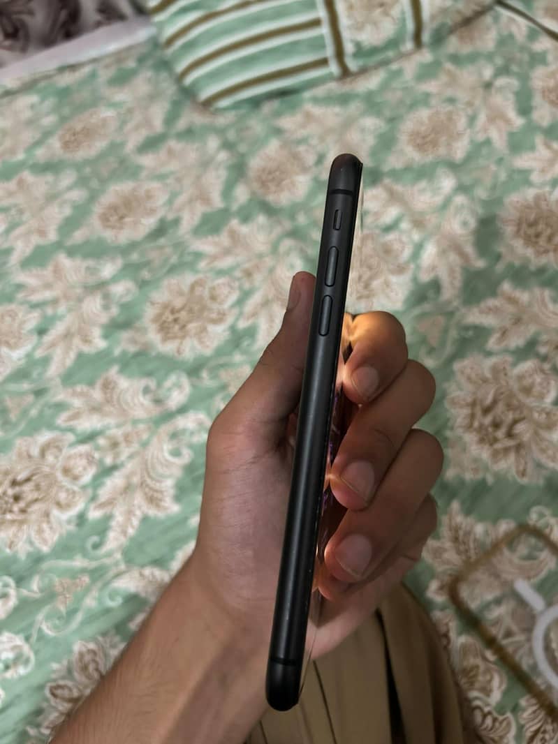 Apple iPhone 11 7