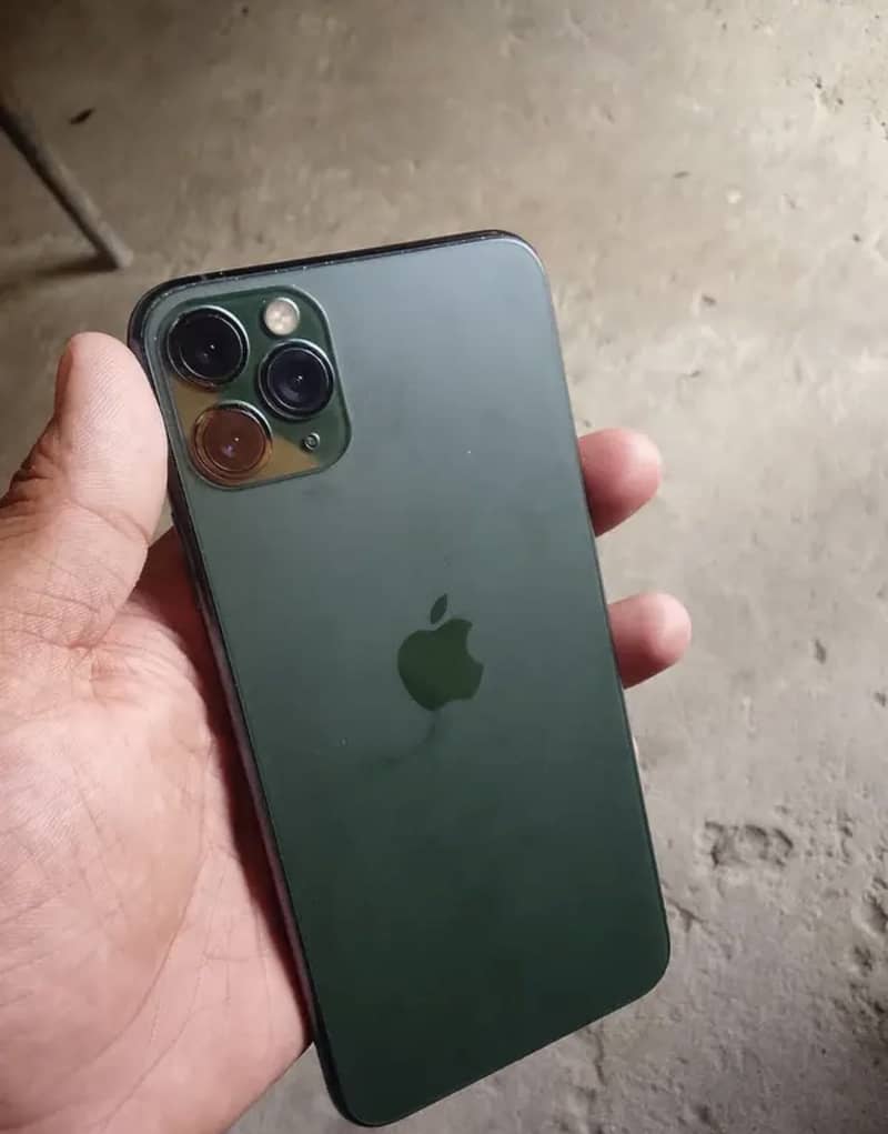 Apple iPhone 11 Pro Max 4