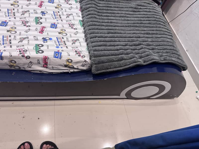 Single car bed with side table 1