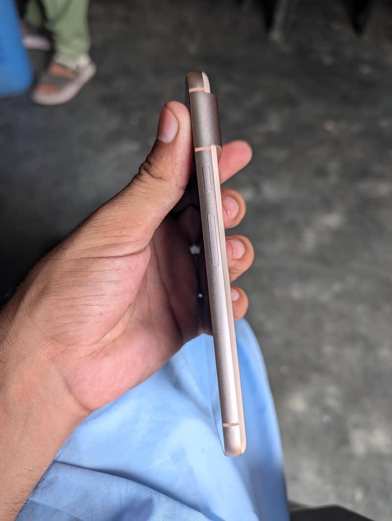 Google pixel 8 4