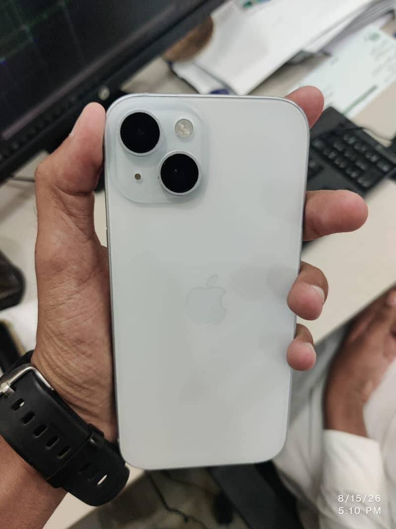Apple iPhone 15 4