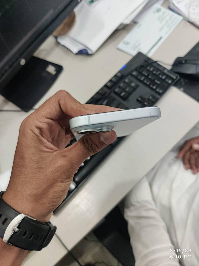 Apple iPhone 15 7