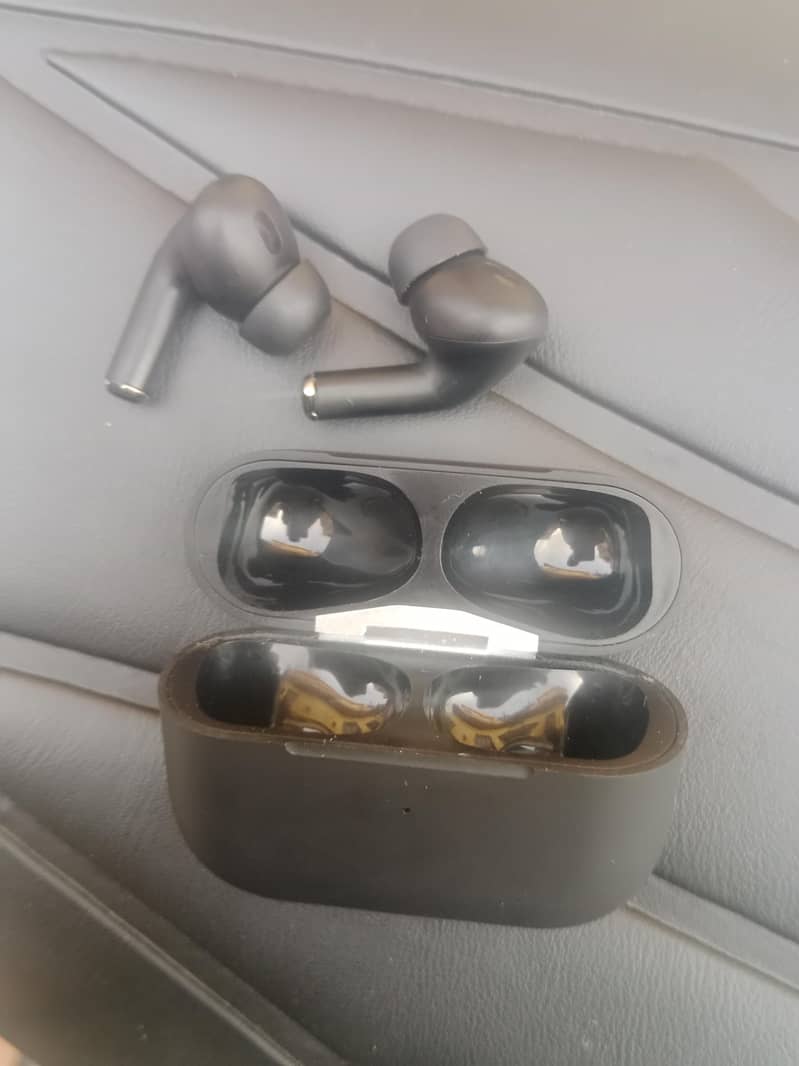 earbuds 1