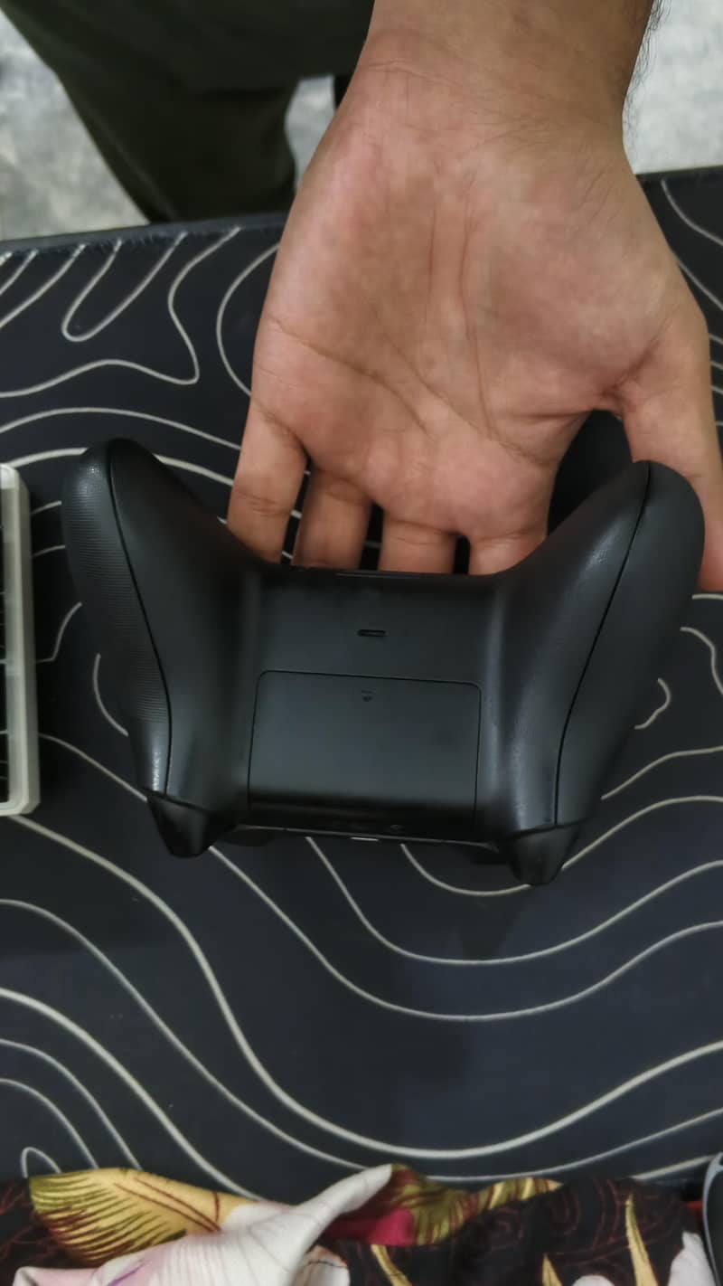 Xbox series X controller 4